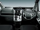 Toyota Voxy, II (R70) Рестайлинг (2010 – 2013), Минивэн. Фото 4