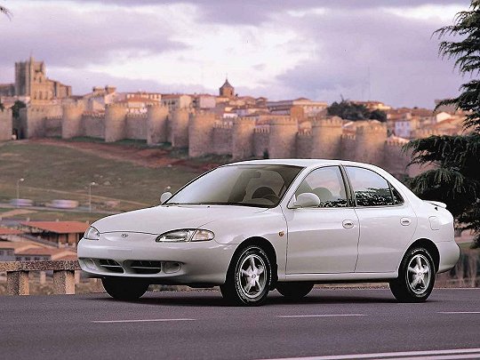 Hyundai Lantra, II (1995 – 1998), Седан: характеристики, отзывы
