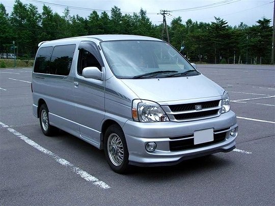 Toyota Touring HiAce, I (1999 – 2002), Минивэн: характеристики, отзывы