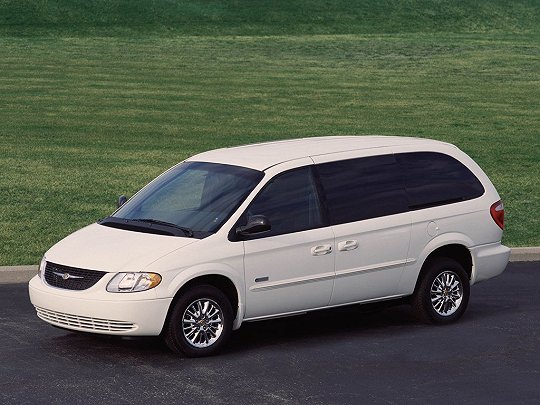Chrysler Town & Country, IV (2000 – 2005), Минивэн: характеристики, отзывы