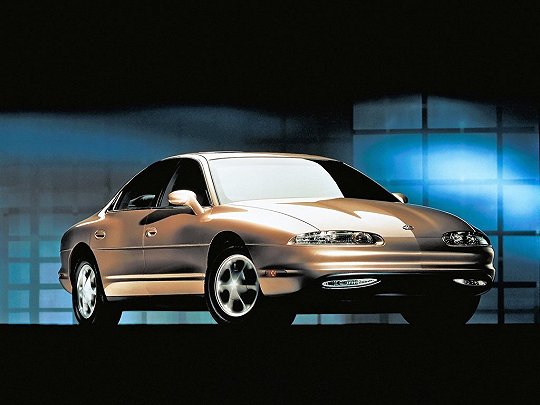 Oldsmobile Aurora, I (1994 – 1999), Седан: характеристики, отзывы