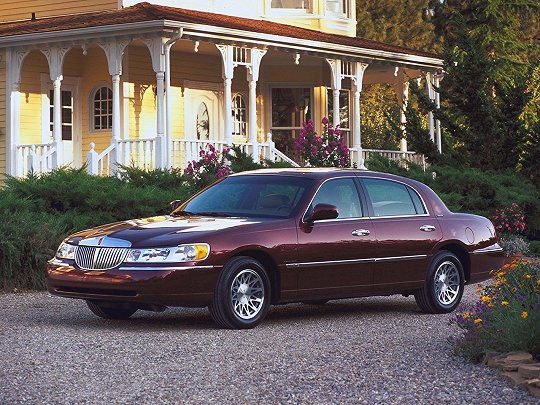 Lincoln Town Car, III (1997 – 2003), Седан: характеристики, отзывы